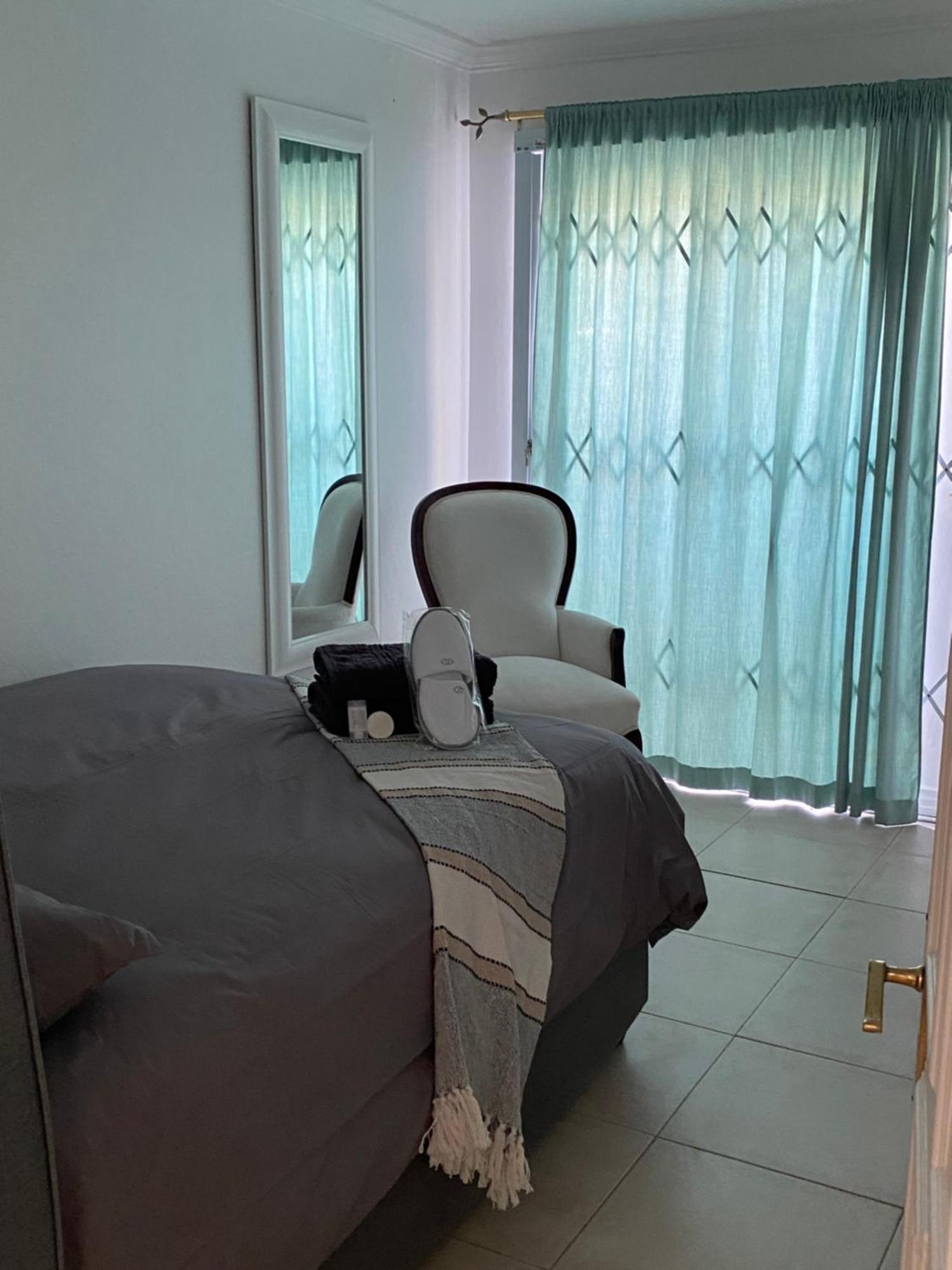Bed And Breakfast Villa Livadia ケープタウン エクステリア 写真
