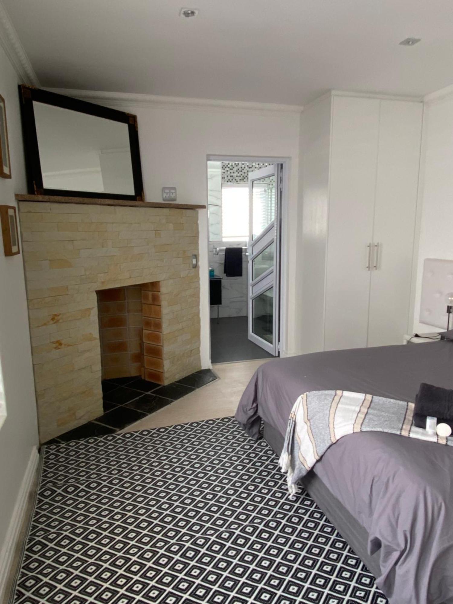 Bed And Breakfast Villa Livadia ケープタウン エクステリア 写真