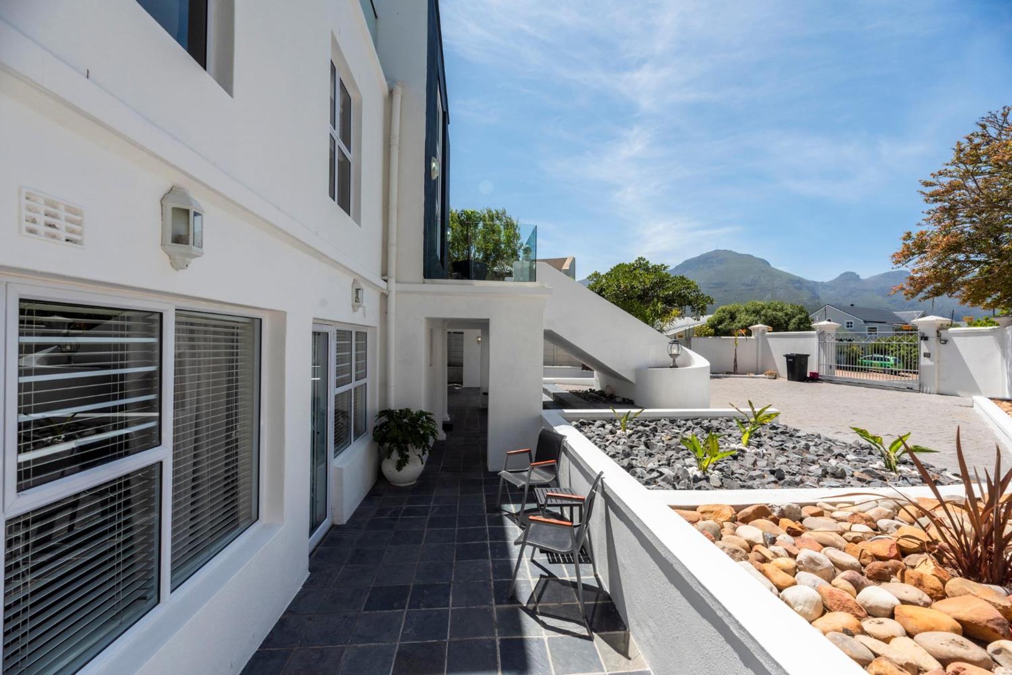 Bed And Breakfast Villa Livadia ケープタウン エクステリア 写真